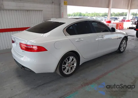 2018 Jaguar Xe 25T Premium из США, поврежденный, VIN SAJAD4FX2JCP23080